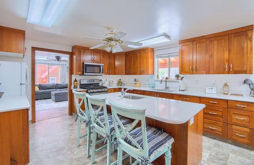Circleville House | Group Getaway w/Mtn Views: Home in Circleville!