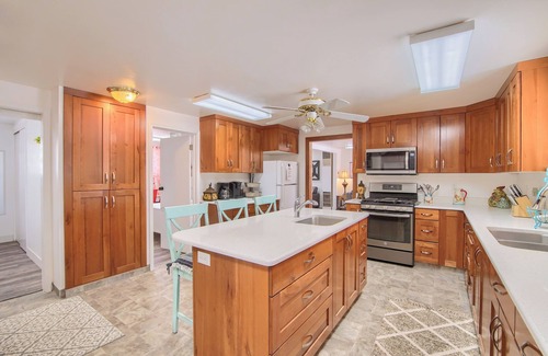 Circleville House | Group Getaway w/Mtn Views: Home in Circleville!