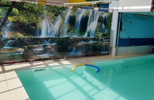 Casson Villa | Group gite with indoor swimming pool in the countryside