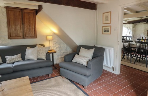 Glasbury Cottage | GROVESIDE, pet friendly, character holiday cottage in Glasbury