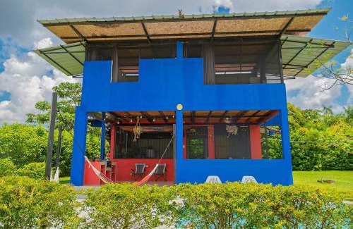San Juan Bautista House | Guacamayo Azul