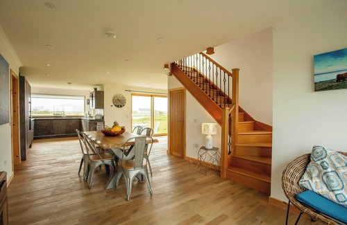 Eochar Cottage | GUALAN SANDS, pet friendly, luxury holiday cottage in Iochdar