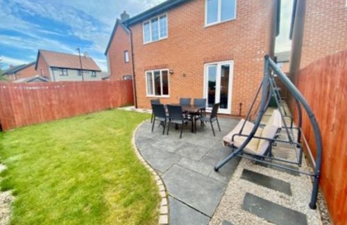 Rugby House | Guest Favourite - Home from Home