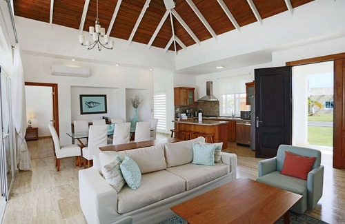Playa Chiquita Villa | Guest-friendly villa on sandy beach, private pool & golf cart, gym/tennis!