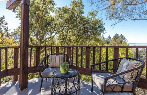 Berkeley Hills House | Guest Home Oasis in the Beautiful Berkeley Hillsnn