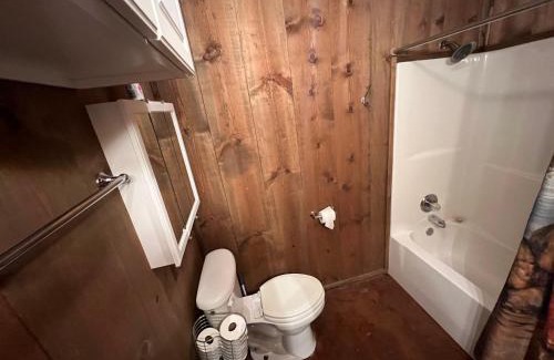 Jacksboro House | Guest Home on Lake Godstone