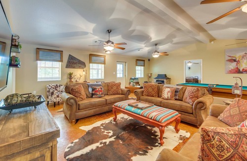 Buffalo House | 'Guest House' 92-Acre Buffalo Hideaway w/ Rec Barn