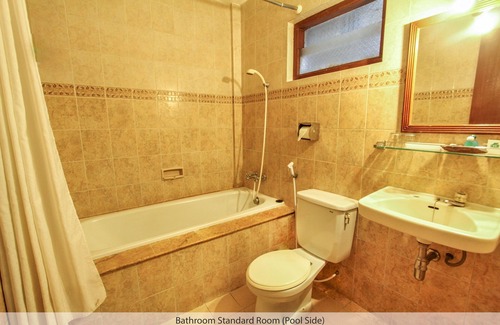 Prawirotaman House | Guest House Asri dengan view kolam renang dan taman