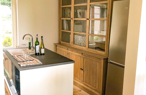Broechem House | Guest house beautiful historic square farm 🎯 in Ranst