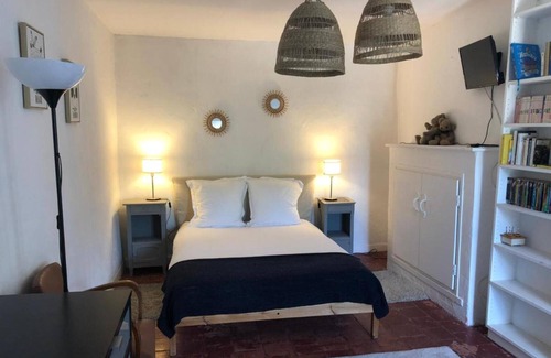 Les Ormes House | Guest House 'Chambre D'hote' with Shared Pool, Private Terrace and Wi-Fi