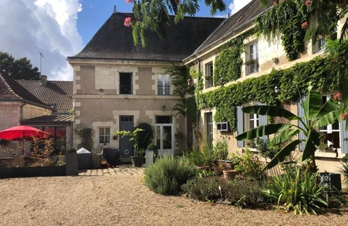 Les Ormes House | Guest House 'Chambre D'hote' with Shared Pool, Private Terrace and Wi-Fi
