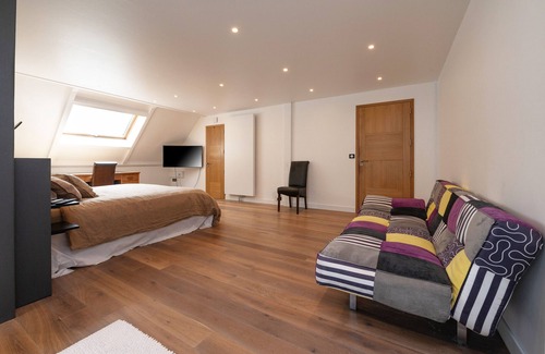 Ploeren Bed & Breakfast | Guest House 'Chambre D'hôtes - Ty Castel' with Shared Pool, Shared Garden and Wi-Fi