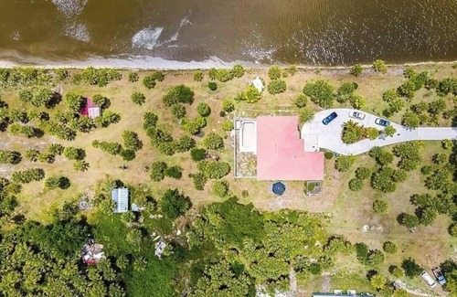 Rural Estates Cabin | Guest house in Everglades estates by the water