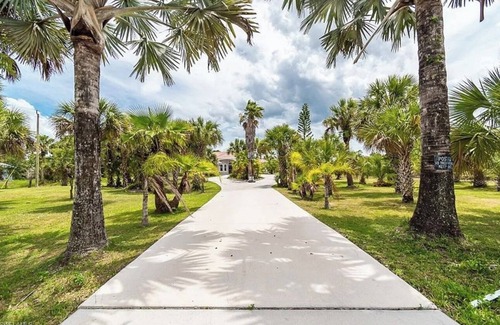 Rural Estates Cabin | Guest house in Everglades estates by the water