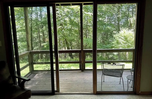 Gaylordsville House | Guest House in the Trees w/Pool & Tennis