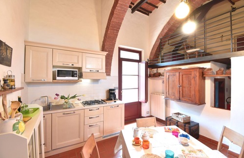 Villa Parigini Apartment | Guest House in Villa with pool, terrace, walks, 10 min. Siena, Chianti.