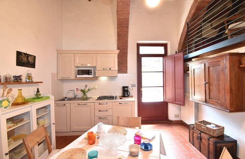 Villa Parigini Apartment | Guest House in Villa with pool, terrace, walks, 10 min. Siena, Chianti.