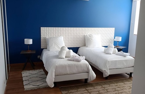 Eymet House | Guest House 'La Chambre Bleue' with Shared Terrace, Shared Garden and Wi-Fi