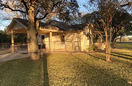 Kyle House | Guest house nestled amongst 100 year old oaks with fun farm animals!
