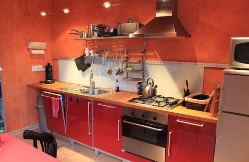 Dennevy Cottage | Guest House offers the tranquility of life directly on the Canal du Centre.