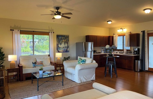 Orchidlands Estates Cottage | Guest House on gorgeous tropical private 3 acre estate perfect central location.