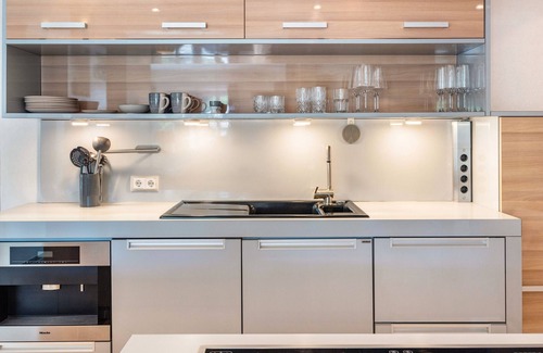 Bergedorf House | Guest House 'Traumhaus' with Private Terrace, Wi-Fi and Air Conditioning