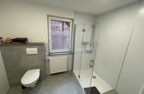 Alheim Apartment | Guest room with private bathroom, in a vacation home, centrally located