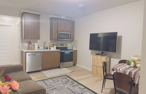 Sage Hill House | Guest Suite in Calgary 15mnt YYC Airport, 3 Beds