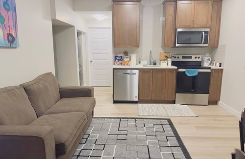 Sage Hill House | Guest Suite in Calgary 15mnt YYC Airport, 3 Beds