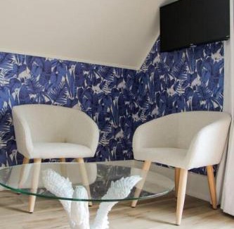 Rossmore House | Guest Suite w Ensuite Waterfront