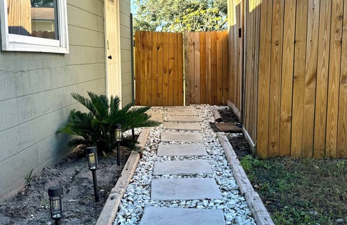 Seminole Apartment | Guest suite with pool