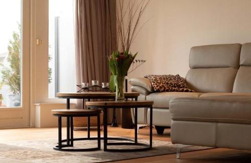 Rijpwetering House | Guesthouse BedNboot met terras aan het water