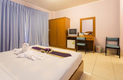 Nanai Road House | Guesthouse Belvedere - Room for 2 near Patong Beach, Wifi and Ac