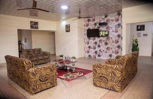 Accra House | Guesthouse in Greater Accra. Close to beach.