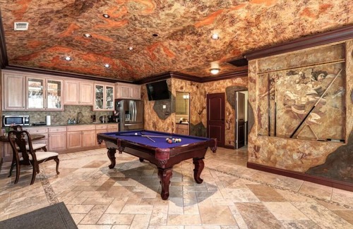 Fair Oaks House | Guesthouse near FO Village. King bed| Gated