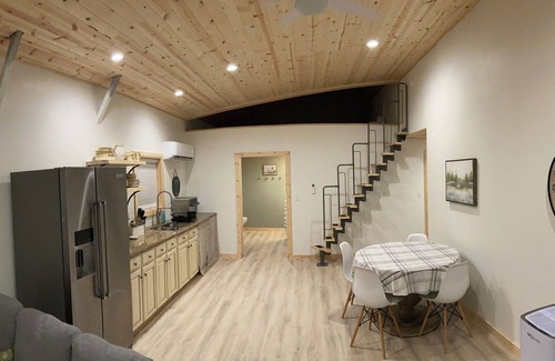 Tyler House | Guesthouse on peaceful 11+ acre homestead! Pet friendly!