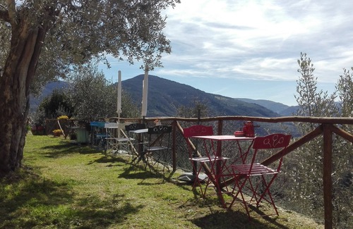 Precetto House | Guesthouse Runcini 3 bedroom farmhouse in medieval village with a view