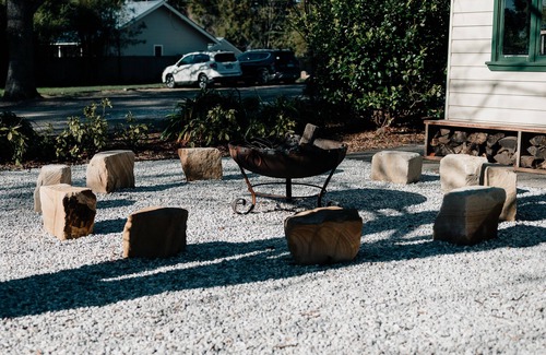 Bundanoon House | Guesthouse southern highlands sleeps 40 with functions up to 60 in large grounds