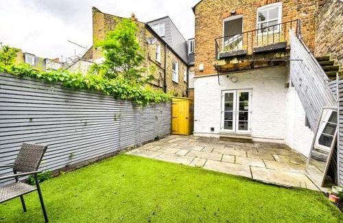 Askew Apartment | GuestReady - Lovely retreat with garden in London