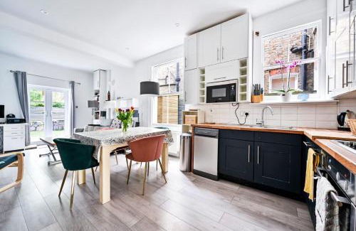 Askew Apartment | GuestReady - Lovely retreat with garden in London