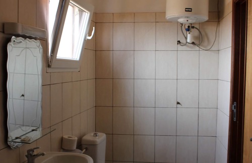 Bafoussam Hotel | Guins Palace