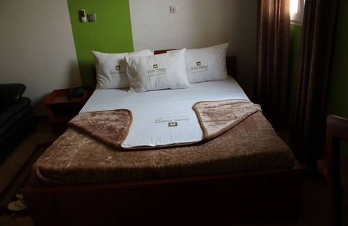 Bafoussam Hotel | Guins Palace