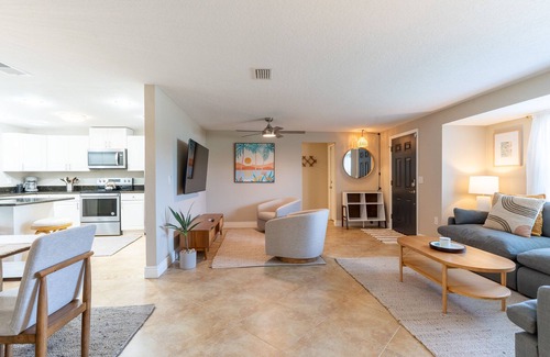 Gulf Gate Woods House | Gulf Gate Retreat – Family-Friendly Home with pool, 1 mile from South Siesta Key