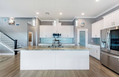 Port Aransas House | Gulf Views! 4 BR/3 Bath 2-Story House, Sleeps 12, Beach Access, Dogs OK!