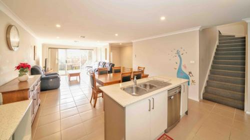 Bonner House | Gungahlin 4 bed room townhouse
