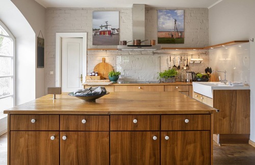 Harmsdorf Apartment | Gut Einhaus on the Baltic Sea - Spacious house with tennis court, pool, garden and proximity to the Baltic Sea
