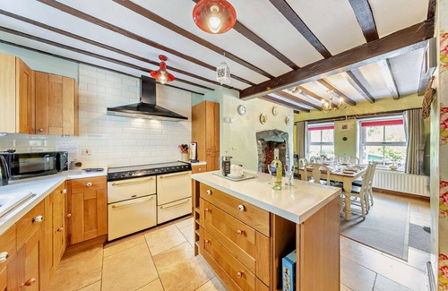 Machynlleth House | Gwel y Bryn - Three Bedroom House, Sleeps 6