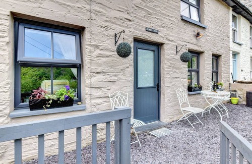 Machynlleth House | Gwel y Bryn - Three Bedroom House, Sleeps 6