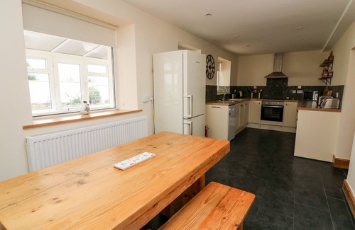 Newcastle Emlyn Cottage | GWYNFA, pet friendly, with a garden in Newcastle Emlyn