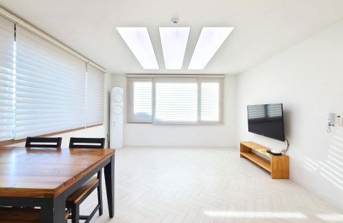 Gyeongju House | Gyeongju Art Hill Family Group Pet-Friendly Pension